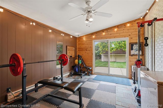 1318 S Williams Lake Road, White Lake, MI 48386