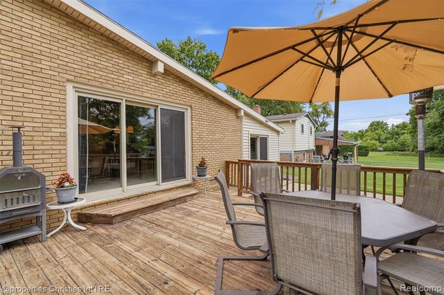 1318 S Williams Lake Road, White Lake, MI 48386