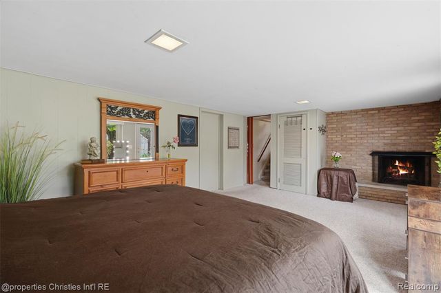 1318 S Williams Lake Road, White Lake, MI 48386