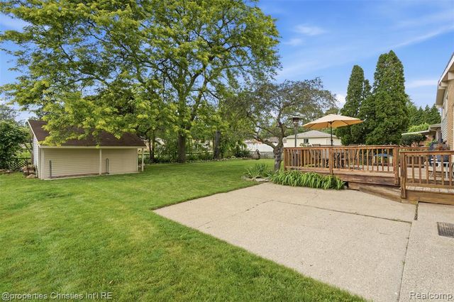 1318 S Williams Lake Road, White Lake, MI 48386