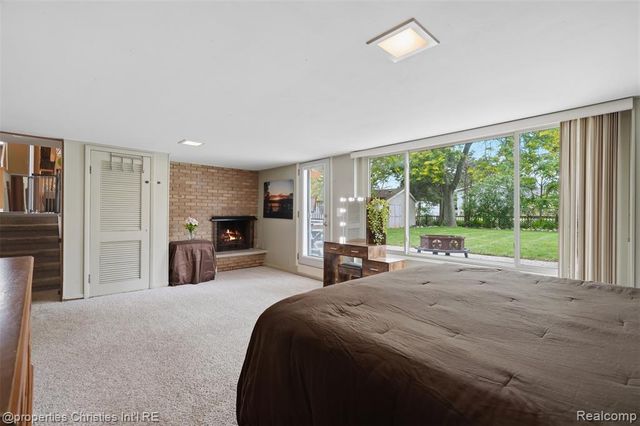 1318 S Williams Lake Road, White Lake, MI 48386