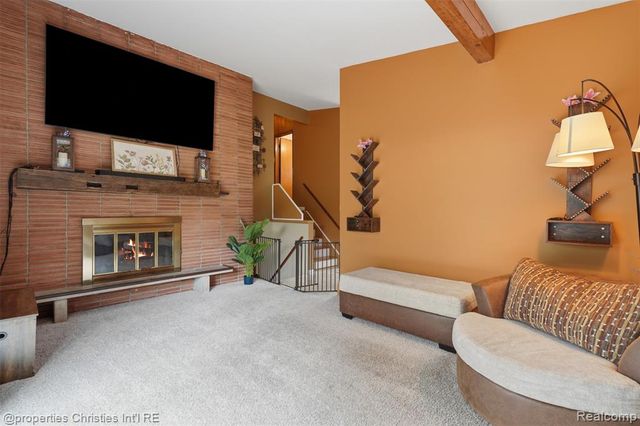 1318 S Williams Lake Road, White Lake, MI 48386