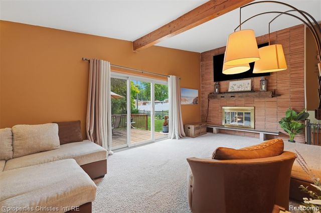 1318 S Williams Lake Road, White Lake, MI 48386