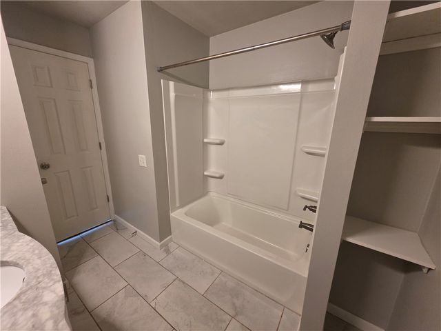 1204 NW 2nd Street, Bentonville, AR 72712