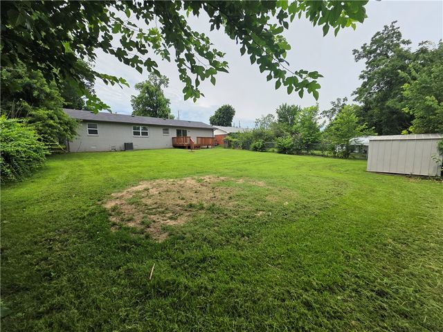1204 NW 2nd Street, Bentonville, AR 72712