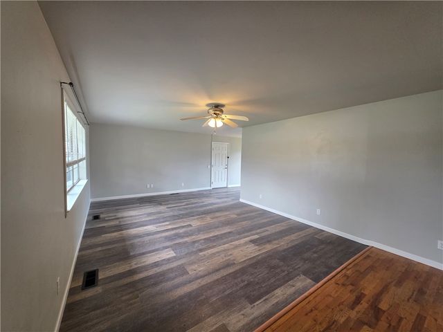 1204 NW 2nd Street, Bentonville, AR 72712