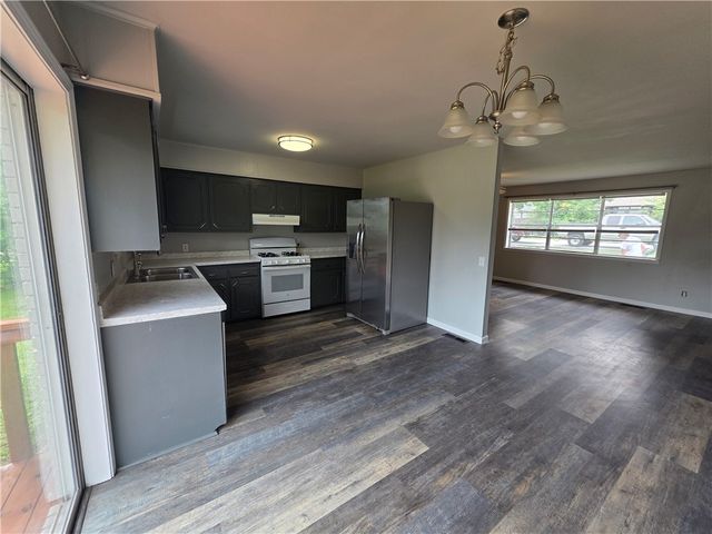 1204 NW 2nd Street, Bentonville, AR 72712
