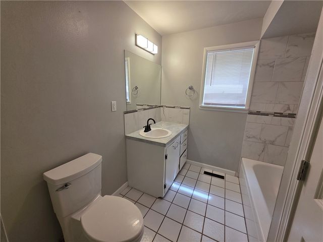 1204 NW 2nd Street, Bentonville, AR 72712