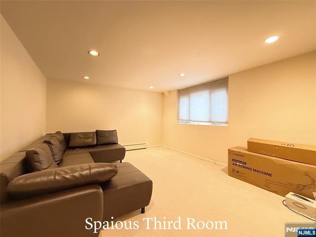 205 Beech Court, Norwood, NJ 07648