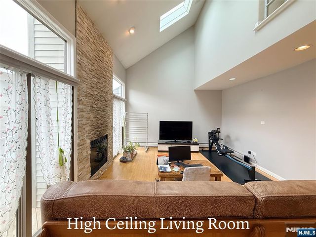 205 Beech Court, Norwood, NJ 07648