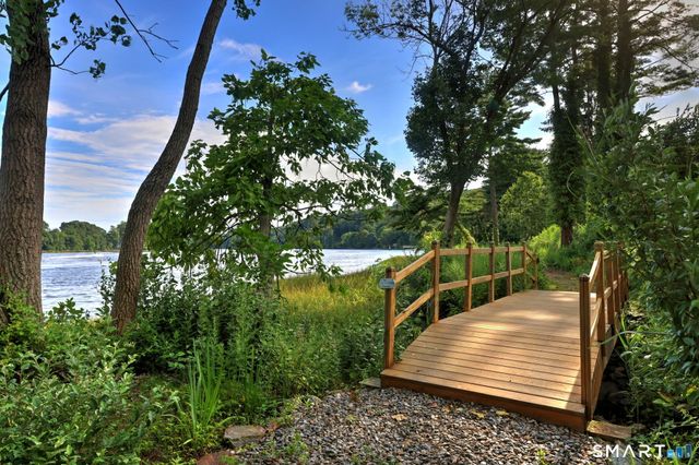 560 River Road 33, Shelton, CT 06484