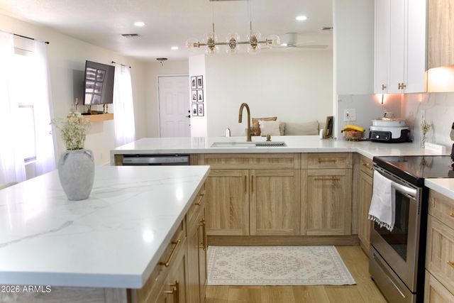 3114 W MARK Lane, Phoenix, AZ 85083