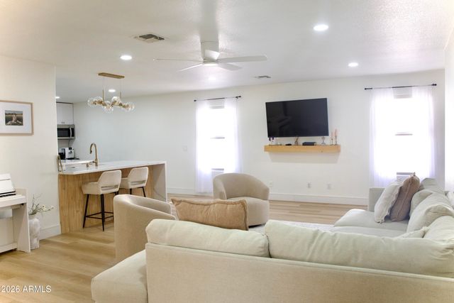 3114 W MARK Lane, Phoenix, AZ 85083