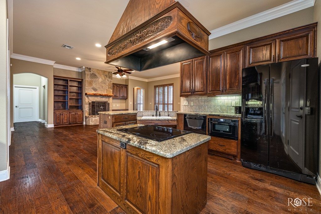 Image 12 of property listing at 5533 Club Park Way, San Angelo, TX 76904