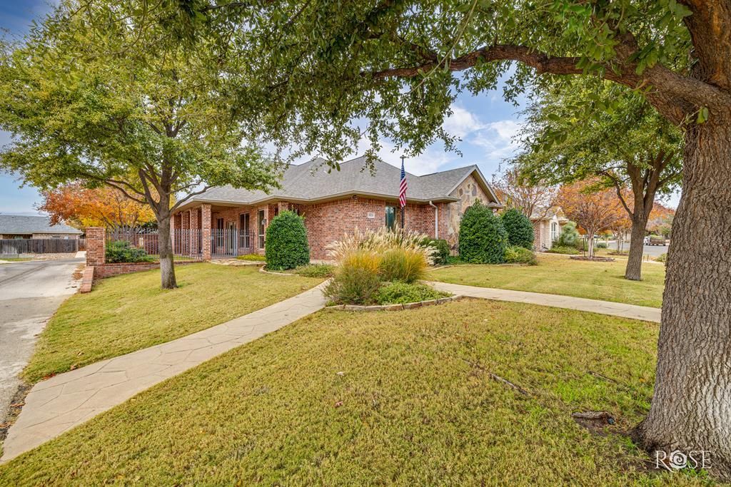 Image 2 of property listing at 5533 Club Park Way, San Angelo, TX 76904