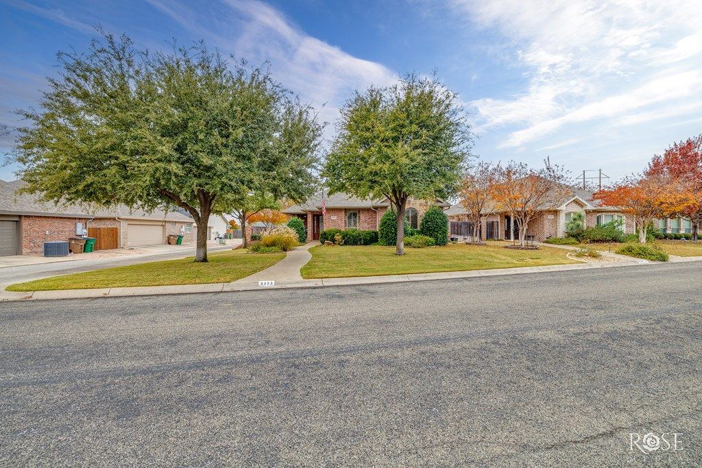 Image 3 of property listing at 5533 Club Park Way, San Angelo, TX 76904