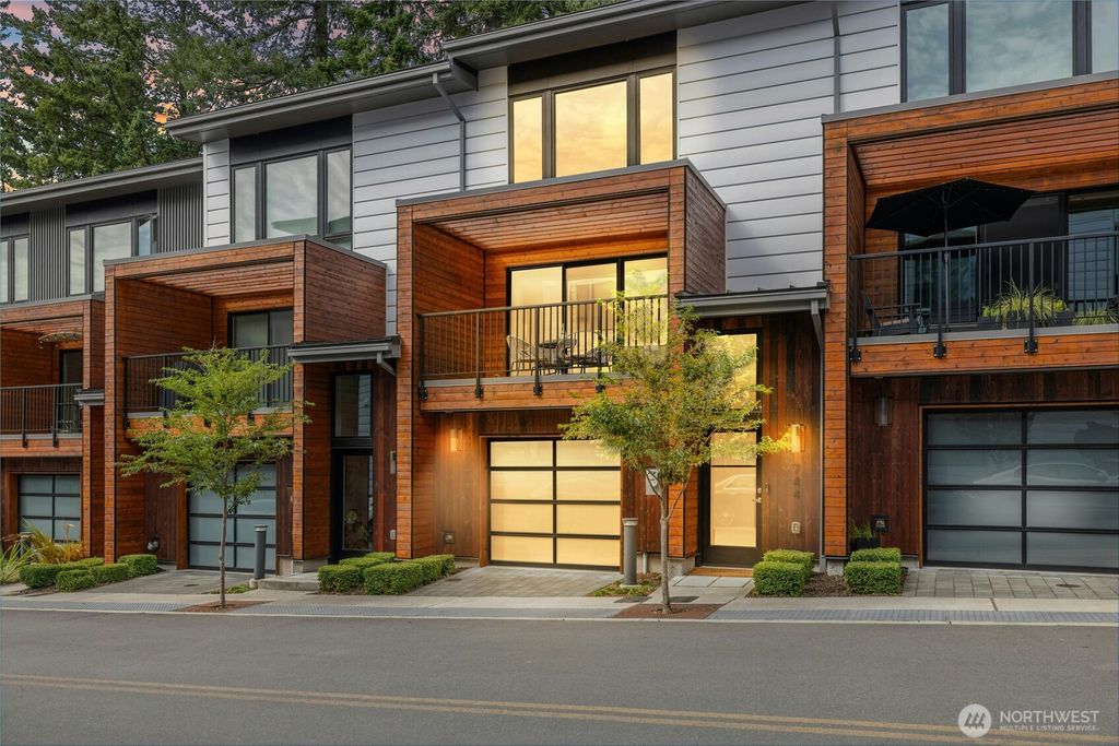 744 Hanami Lane NE, Bainbridge Island, WA 98110