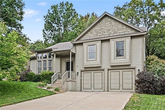 14090 NW 64th Terrace, Parkville, MO 64152