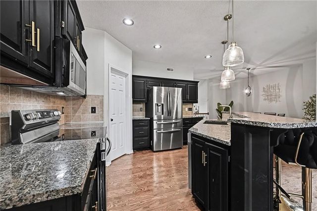 14090 NW 64th Terrace, Parkville, MO 64152