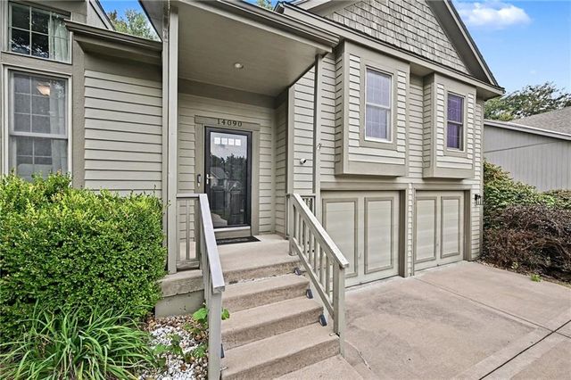 14090 NW 64th Terrace, Parkville, MO 64152