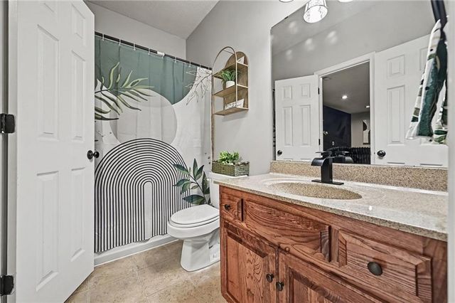 14090 NW 64th Terrace, Parkville, MO 64152