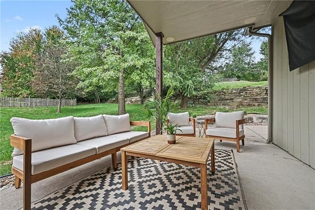 14090 NW 64th Terrace, Parkville, MO 64152