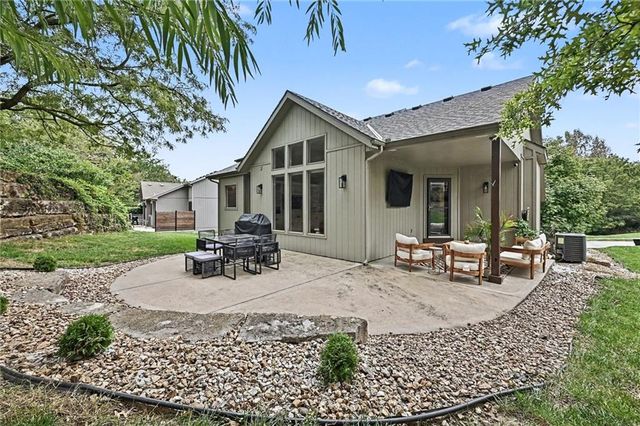 14090 NW 64th Terrace, Parkville, MO 64152