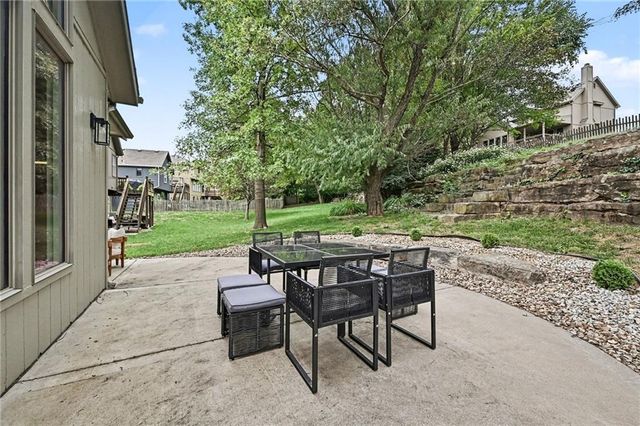 14090 NW 64th Terrace, Parkville, MO 64152