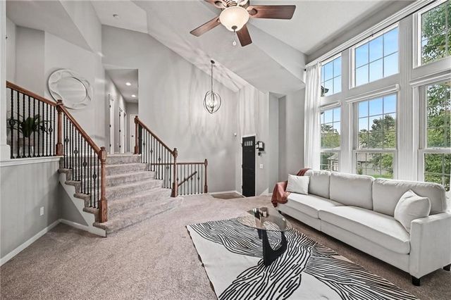 14090 NW 64th Terrace, Parkville, MO 64152