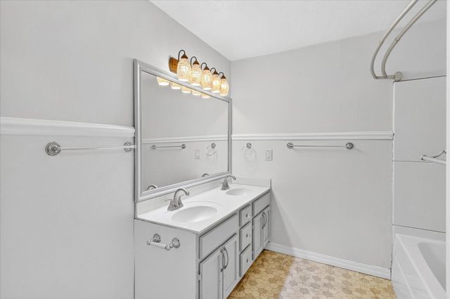 1345 E Walnut Street, Springfield, MO 65802