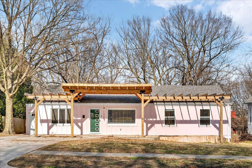 1345 E Walnut Street, Springfield, MO 65802