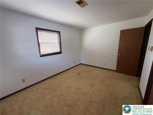 4 Kensington Circle, Allen Twp, PA 18067