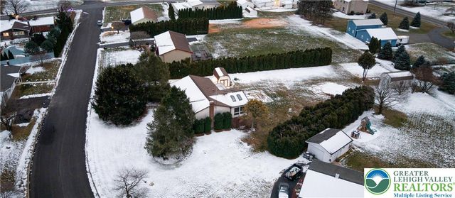 4 Kensington Circle, Allen Twp, PA 18067