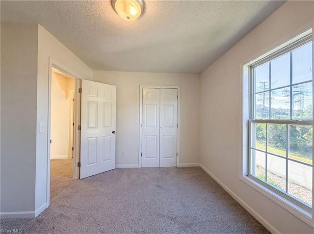 105 Jefferson Forest Court, Winston-salem, NC 27106
