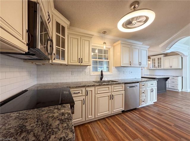 105 Jefferson Forest Court, Winston-salem, NC 27106