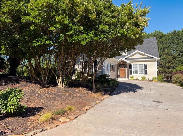 105 Jefferson Forest Court, Winston-salem, NC 27106