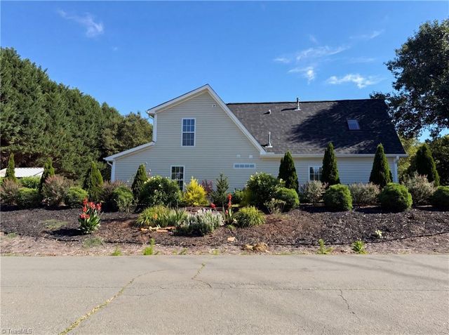 105 Jefferson Forest Court, Winston-salem, NC 27106