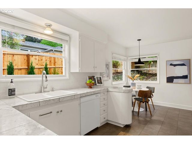 5922 Sw 47TH Ave, Portland, OR 97221