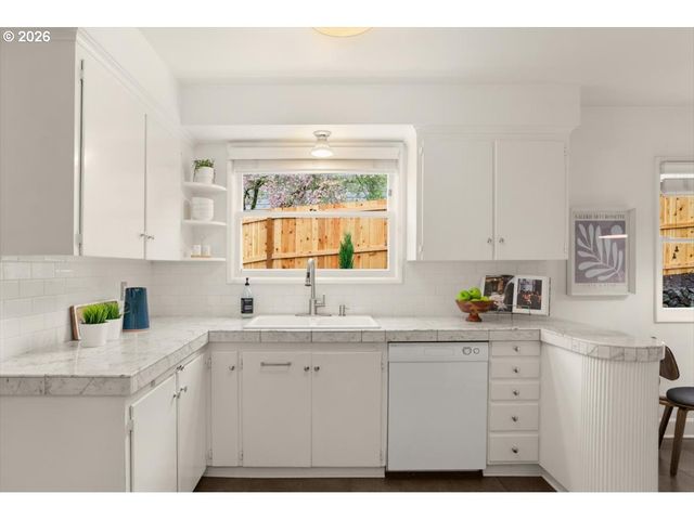 5922 Sw 47TH Ave, Portland, OR 97221