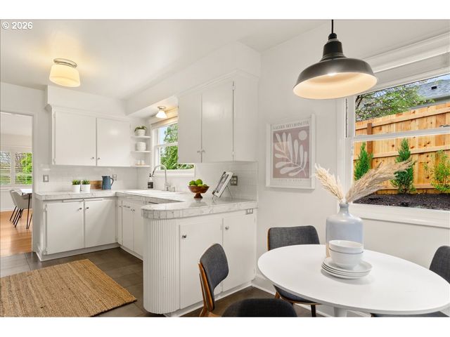 5922 Sw 47TH Ave, Portland, OR 97221