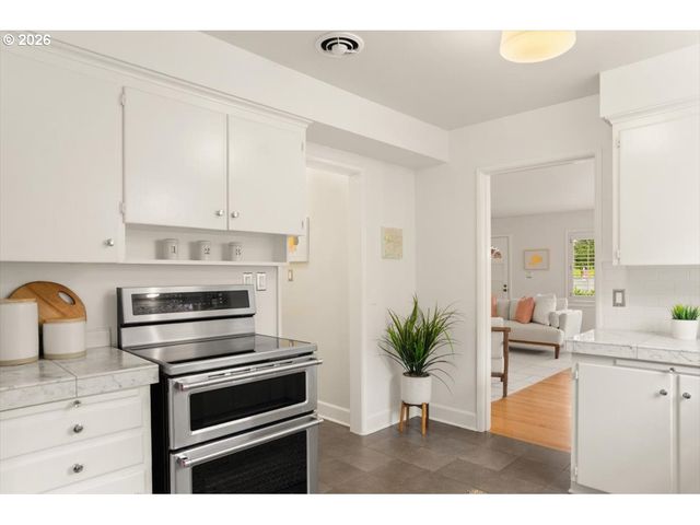 5922 Sw 47TH Ave, Portland, OR 97221