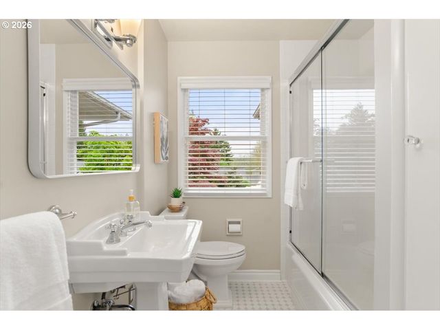 5922 Sw 47TH Ave, Portland, OR 97221