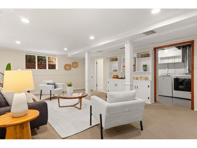 5922 Sw 47TH Ave, Portland, OR 97221