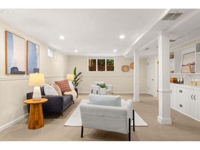 5922 Sw 47TH Ave, Portland, OR 97221