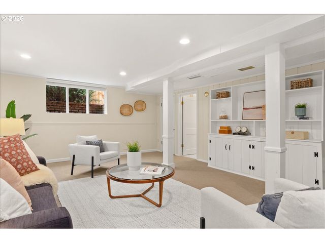 5922 Sw 47TH Ave, Portland, OR 97221