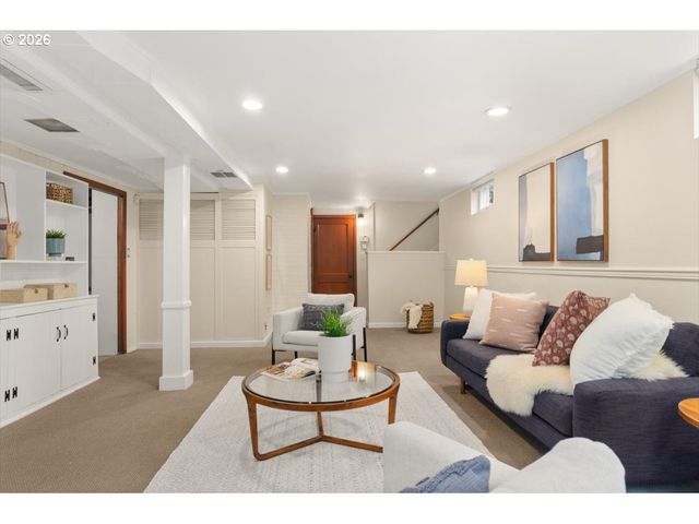 5922 Sw 47TH Ave, Portland, OR 97221