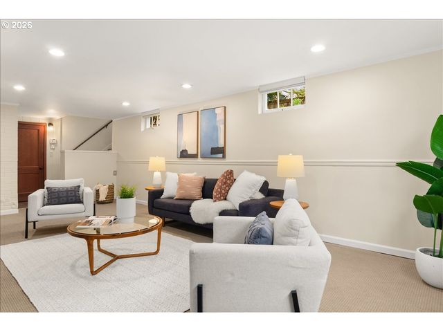 5922 Sw 47TH Ave, Portland, OR 97221