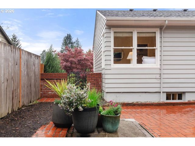 5922 Sw 47TH Ave, Portland, OR 97221