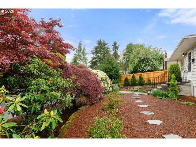 5922 Sw 47TH Ave, Portland, OR 97221