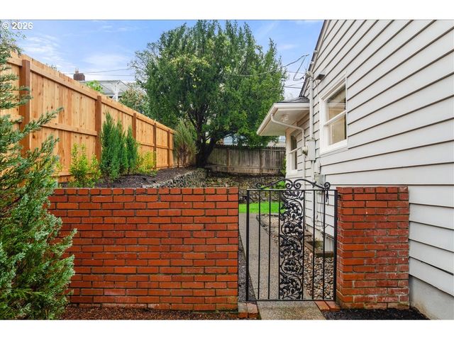 5922 Sw 47TH Ave, Portland, OR 97221